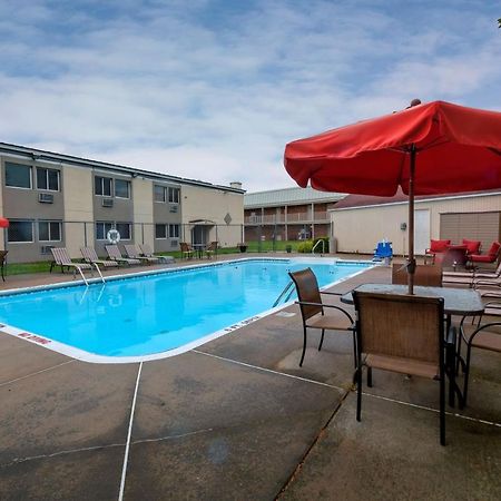 Red Roof Inn And Suites Herkimer Exterior photo