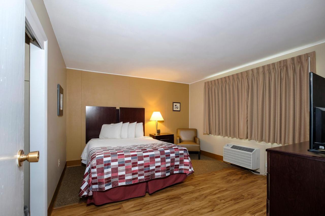 Red Roof Inn And Suites Herkimer Exterior photo
