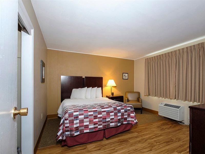 Red Roof Inn And Suites Herkimer Exterior photo